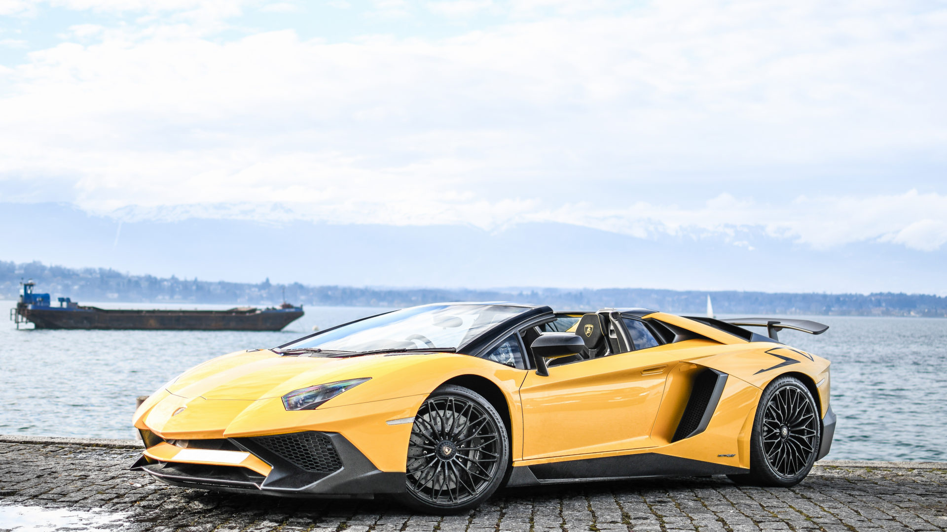 aventador-sw-roadster-supercars-media