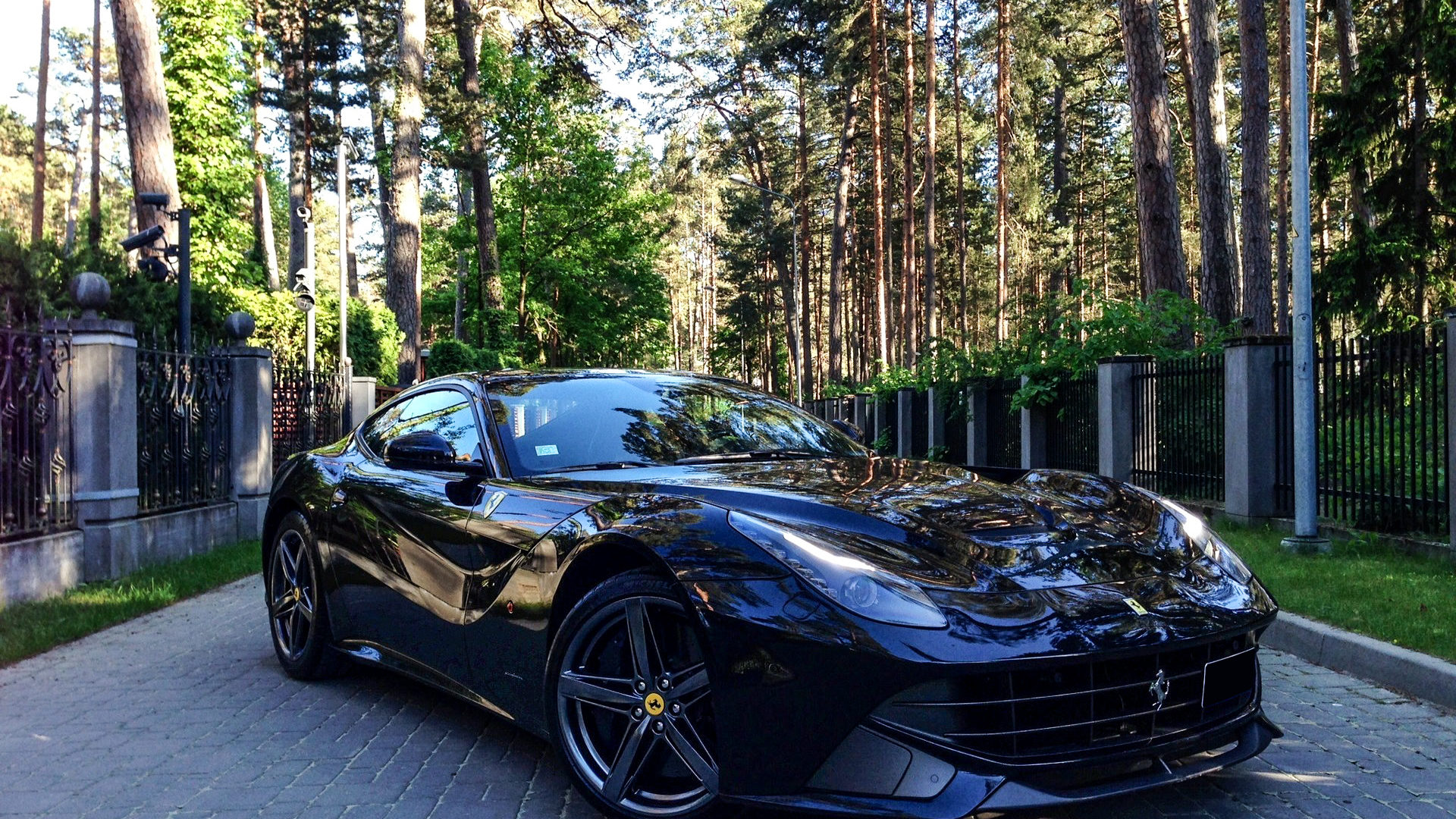 ferrari-f12-berlinetta-noir-2013-1