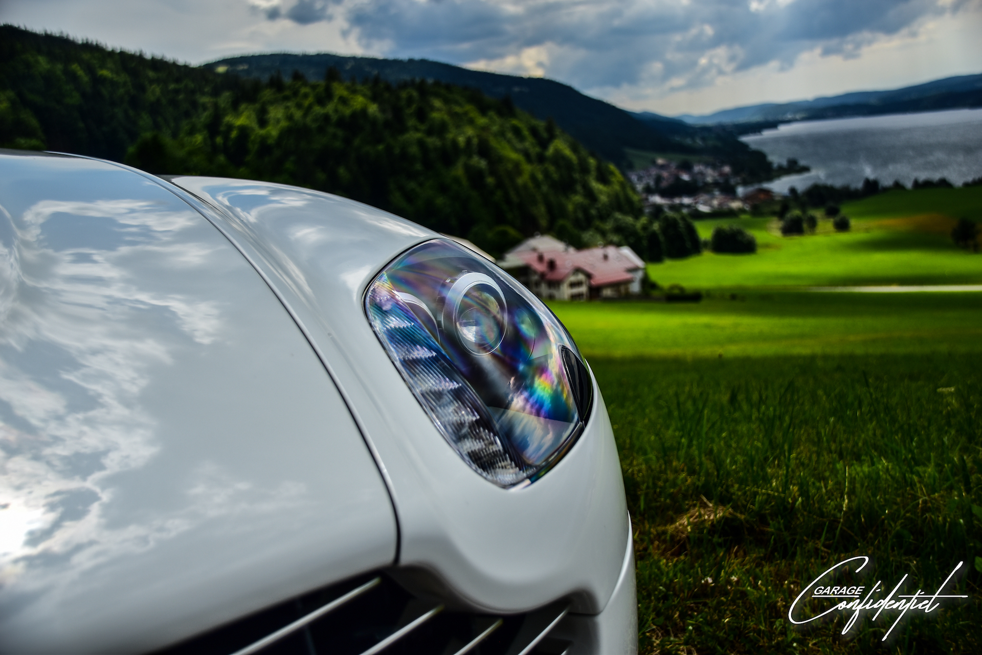 aston_martin_v12_vantage_blanc_14