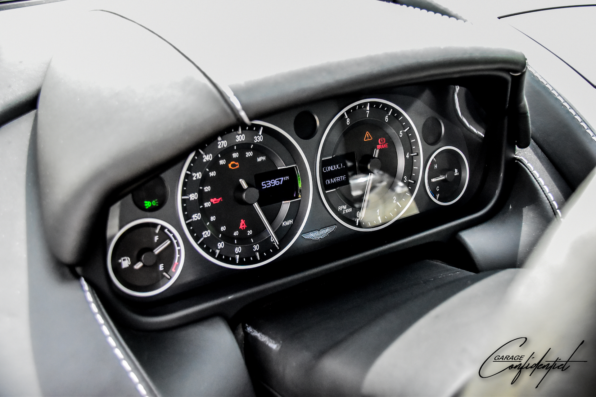 aston_martin_v12_vantage_blanc_17