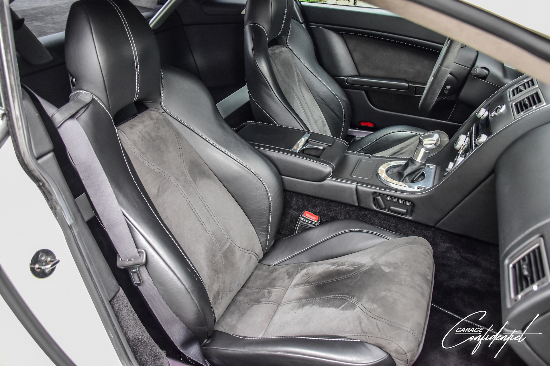 aston_martin_v12_vantage_blanc_20