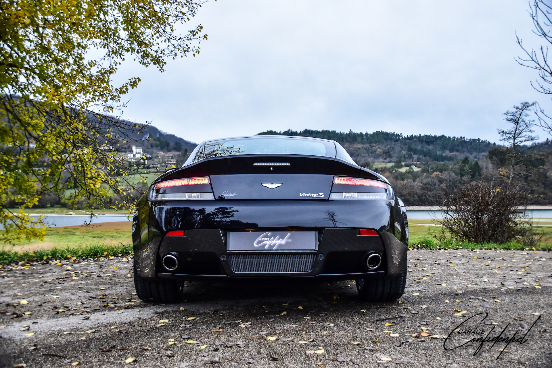 aston_martin_v8_vantage_s_black_10