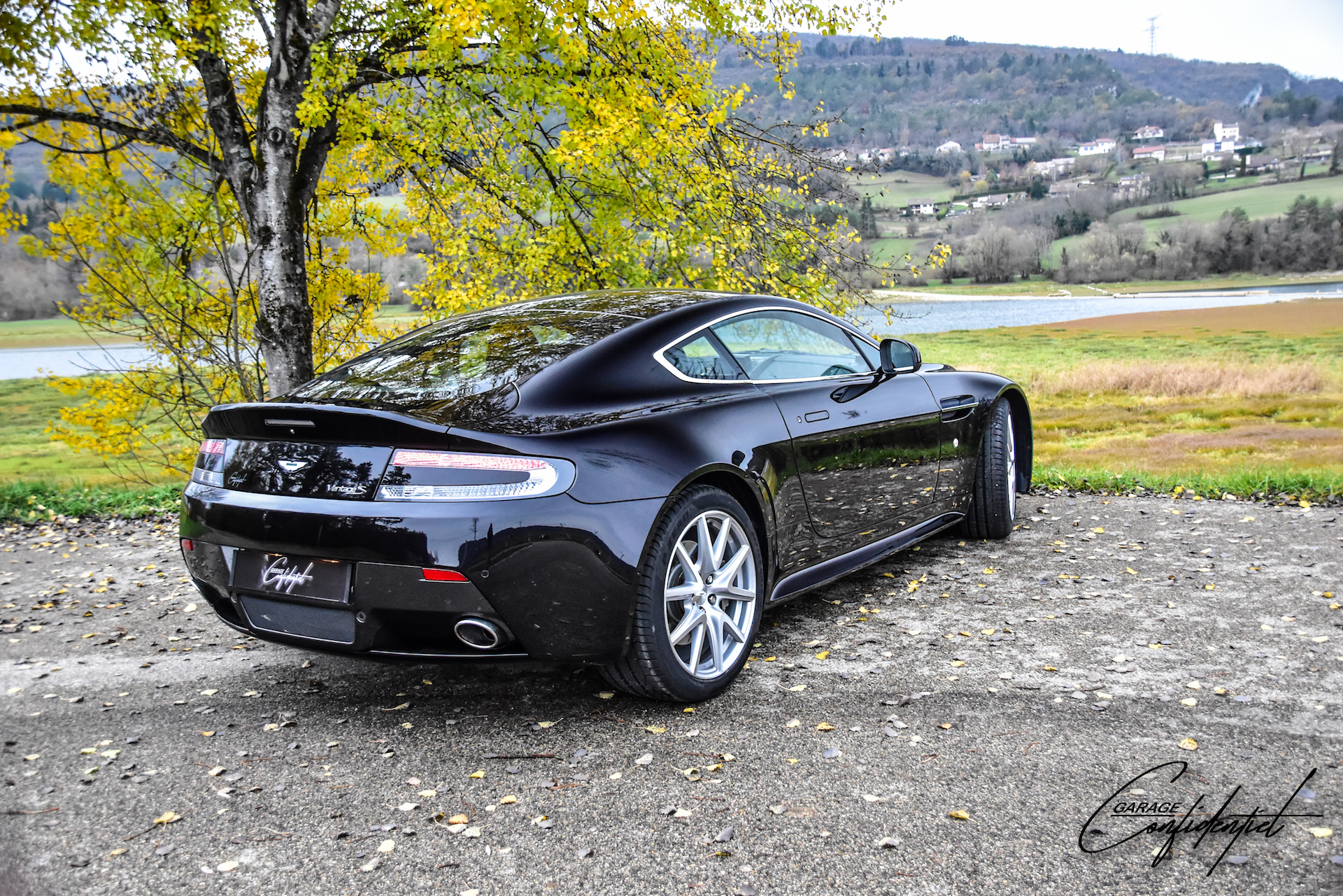 aston_martin_v8_vantage_s_black_11