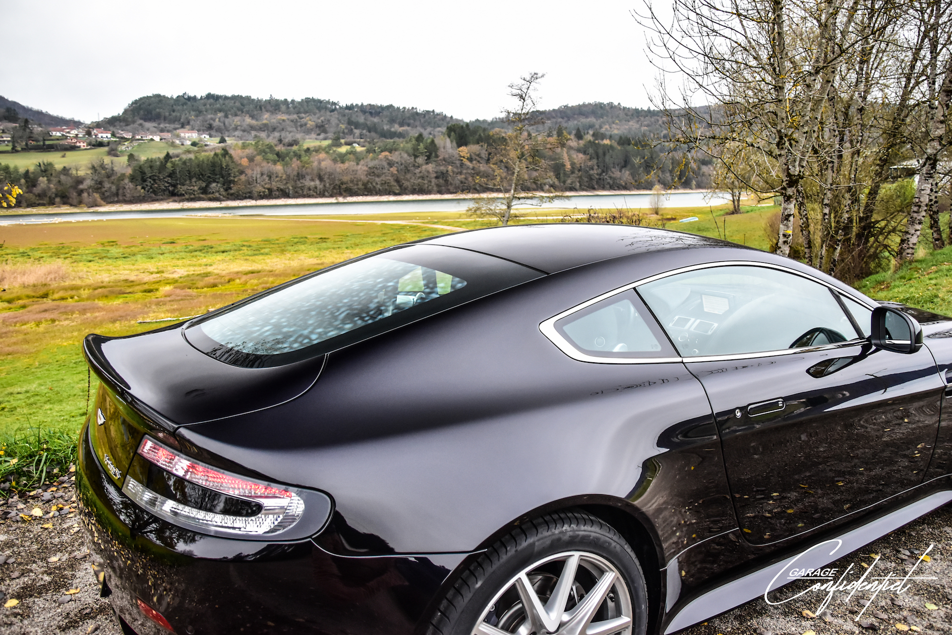 aston_martin_v8_vantage_s_black_12