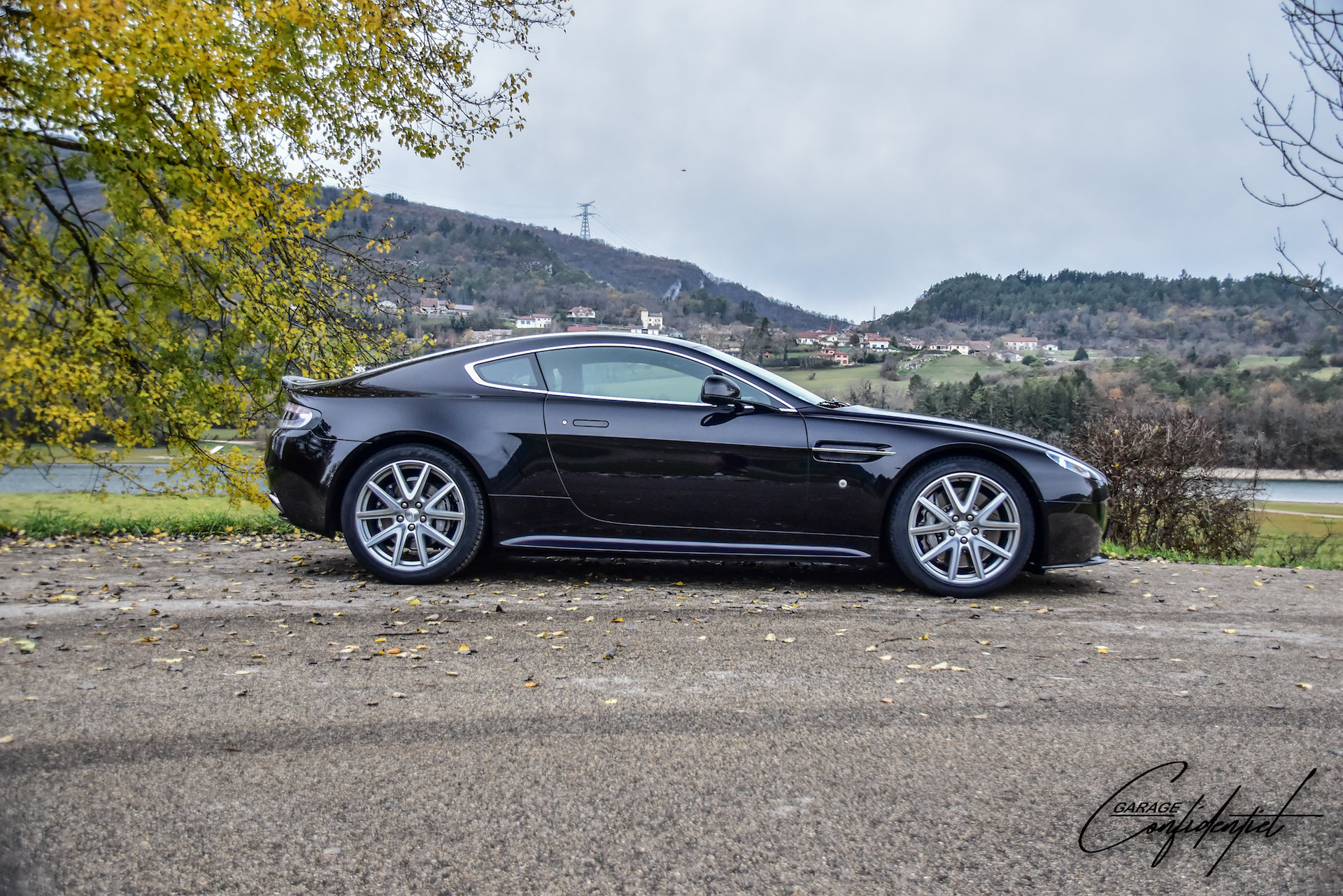 aston_martin_v8_vantage_s_black_14