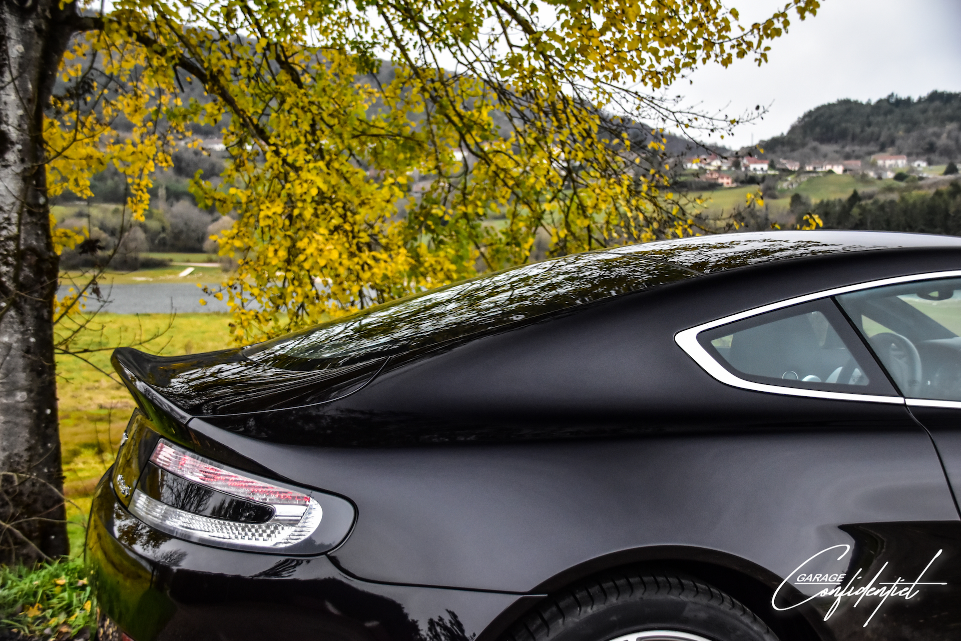 aston_martin_v8_vantage_s_black_16