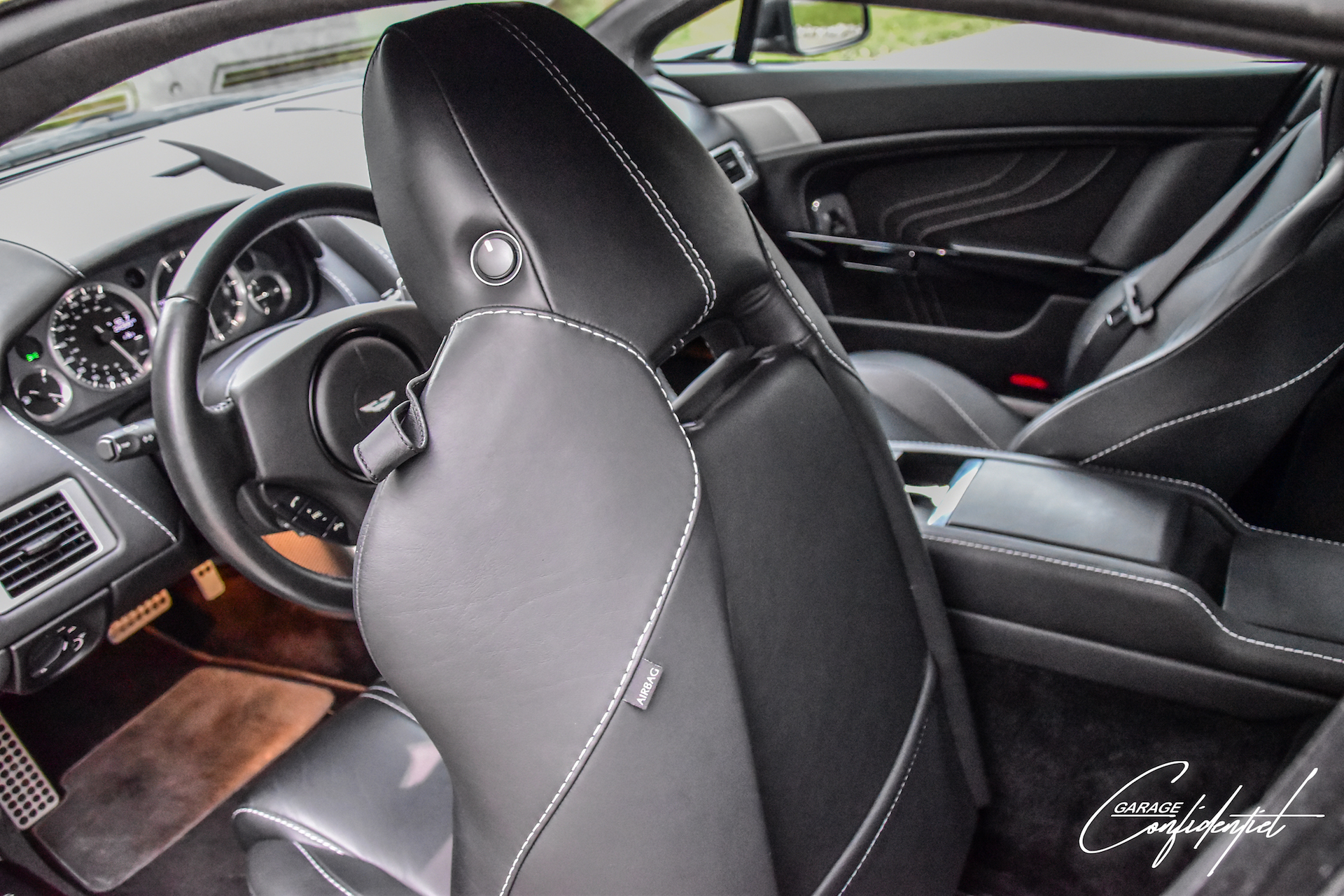 aston_martin_v8_vantage_s_black_31
