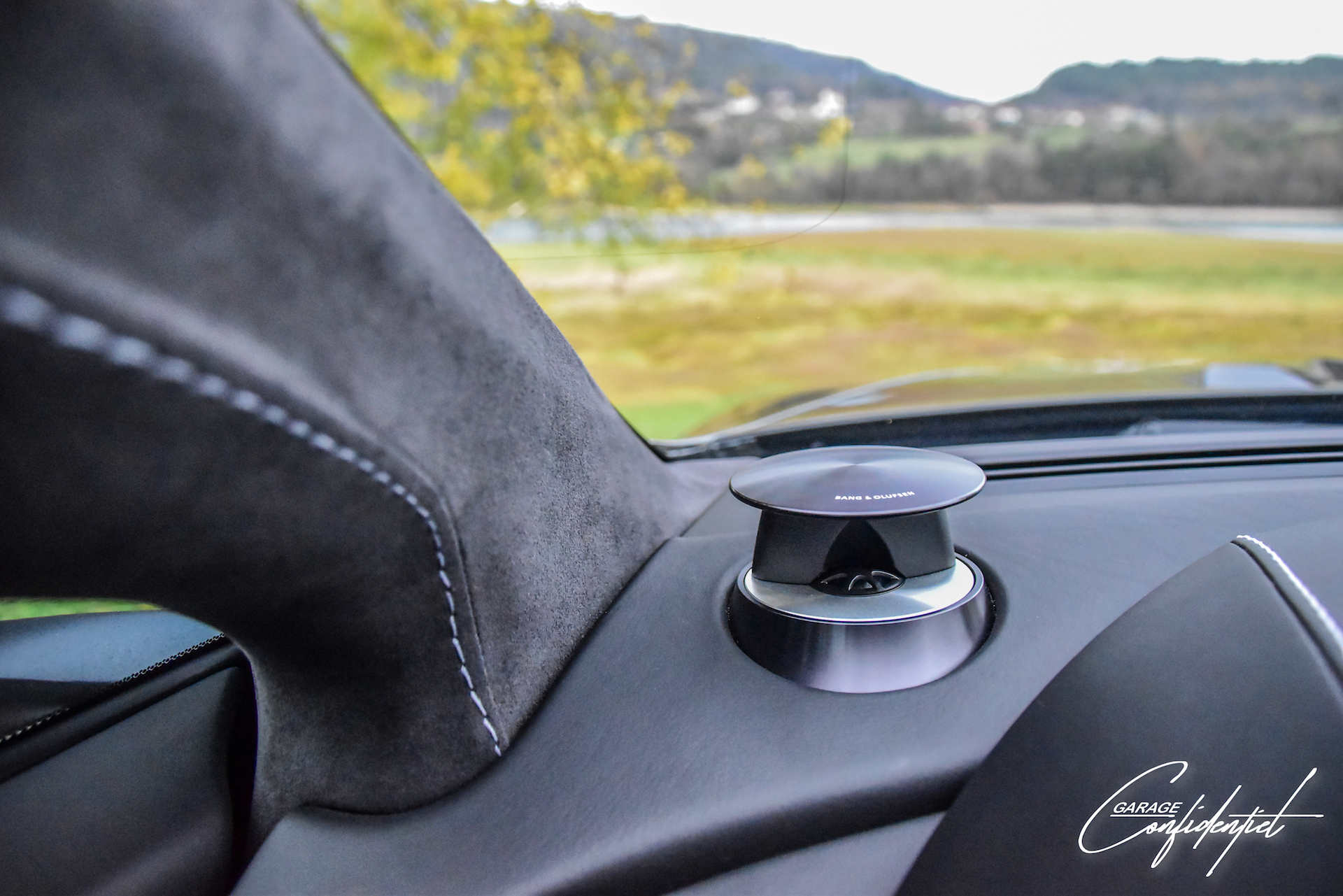 aston_martin_v8_vantage_s_black_32