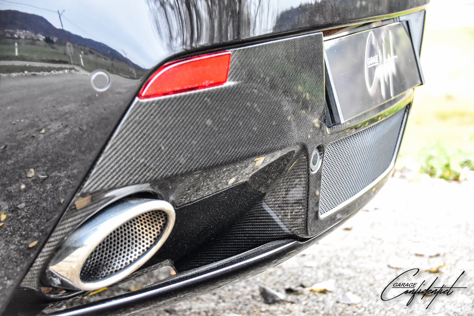 aston_martin_v8_vantage_s_black_39