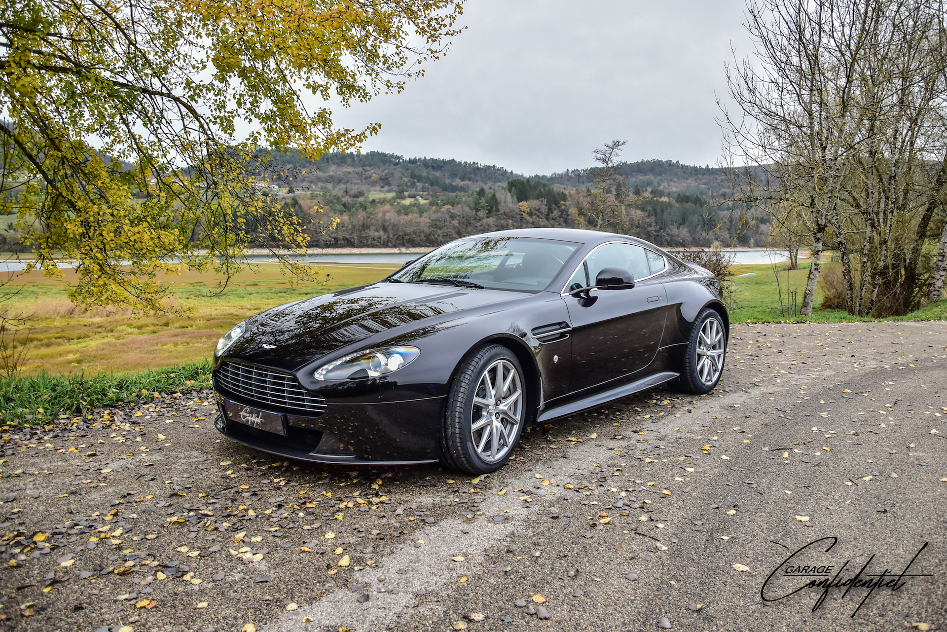 aston_martin_v8_vantage_s_black_4