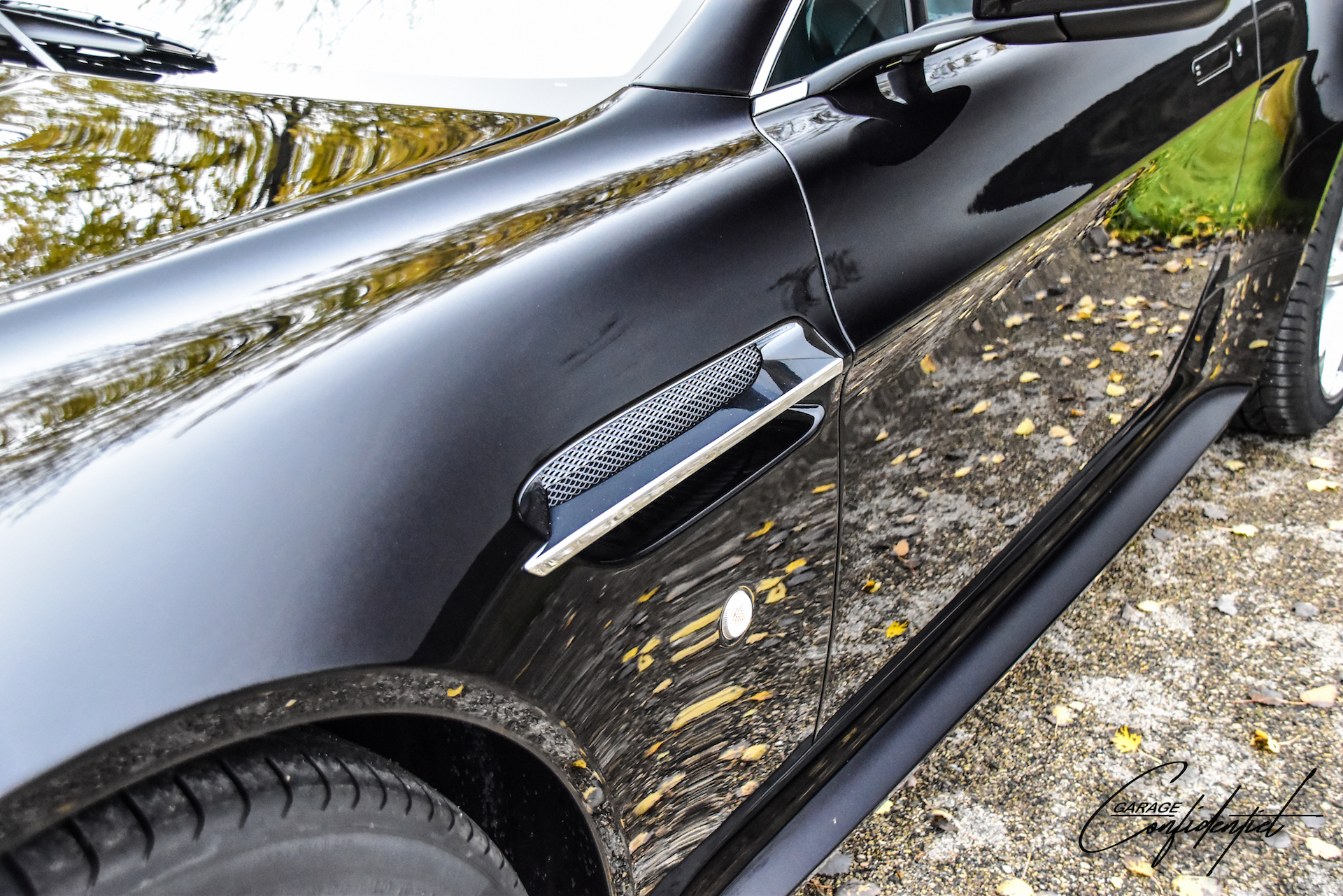 aston_martin_v8_vantage_s_black_41
