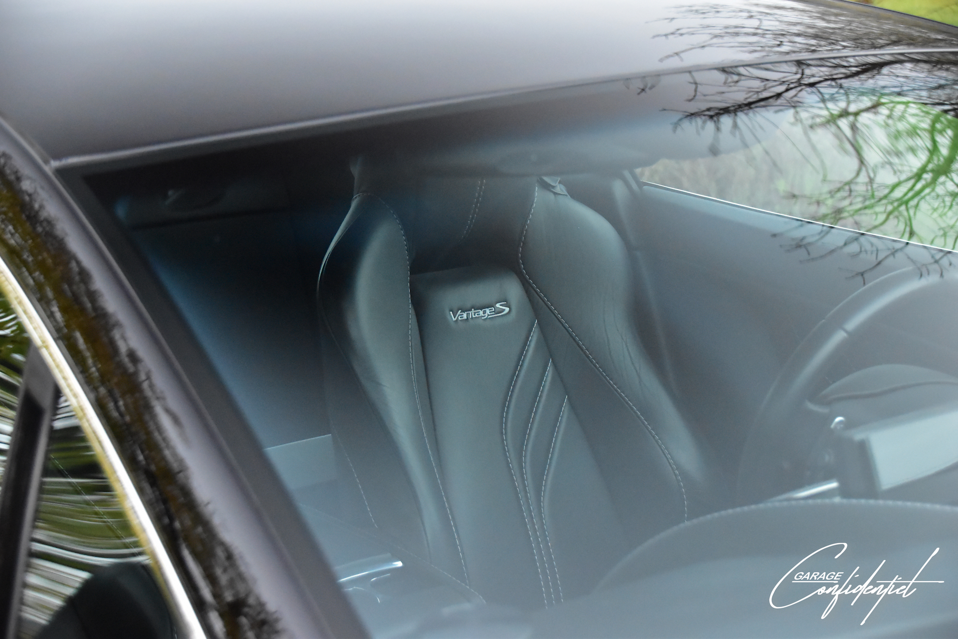 aston_martin_v8_vantage_s_black_43