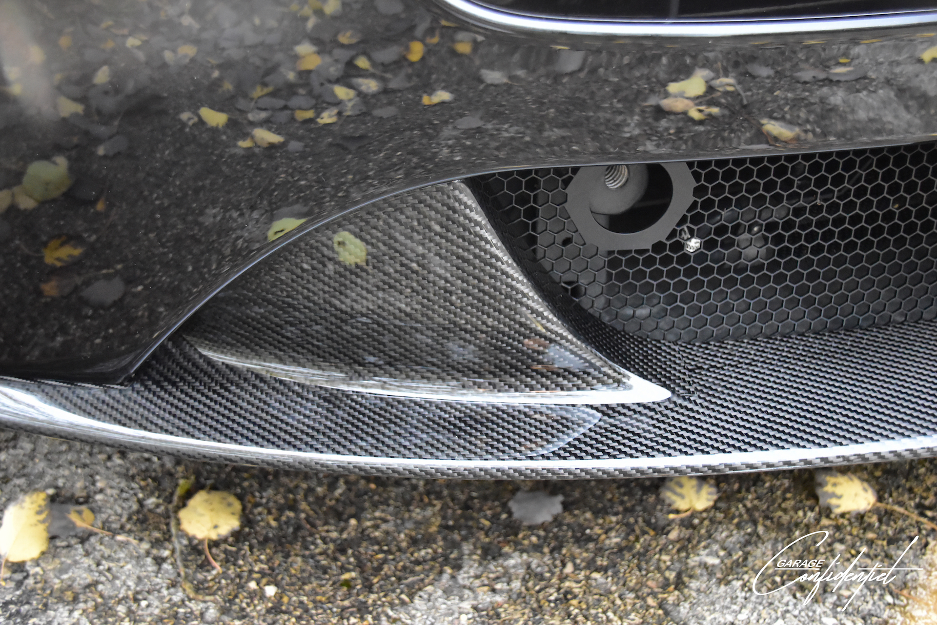 aston_martin_v8_vantage_s_black_48