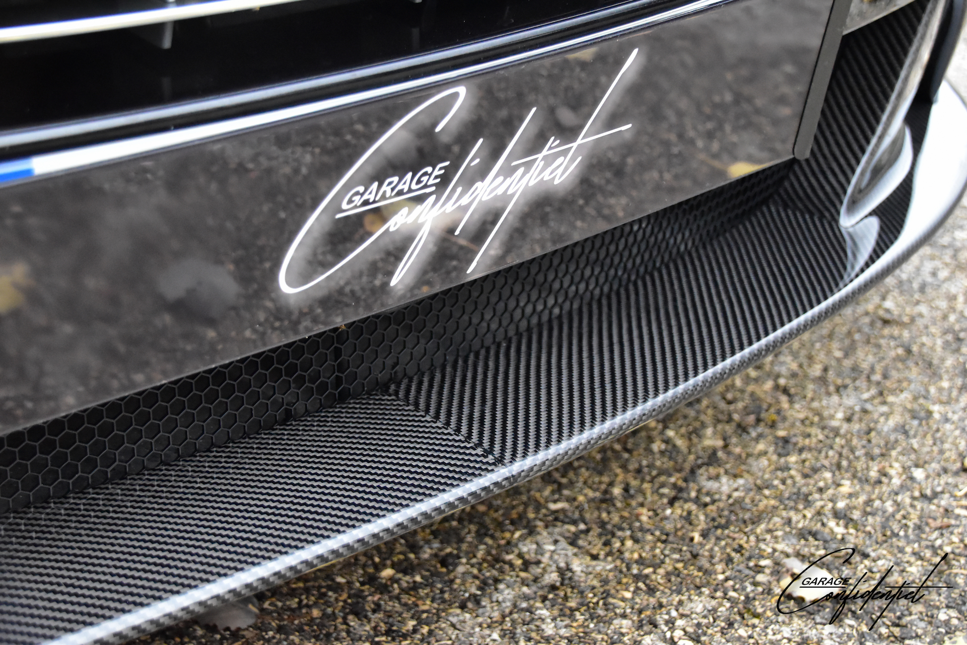 aston_martin_v8_vantage_s_black_49