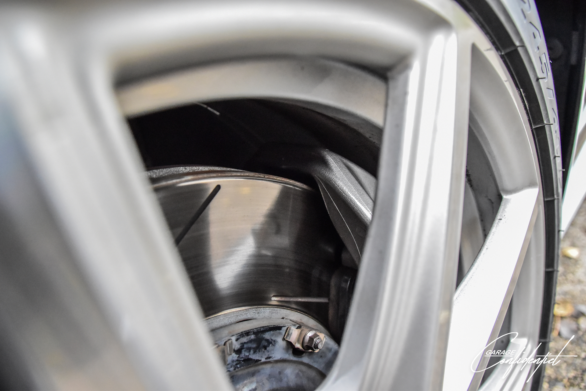 aston_martin_v8_vantage_s_black_54