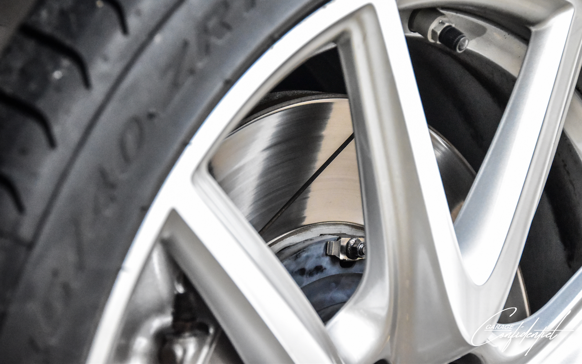 aston_martin_v8_vantage_s_black_55