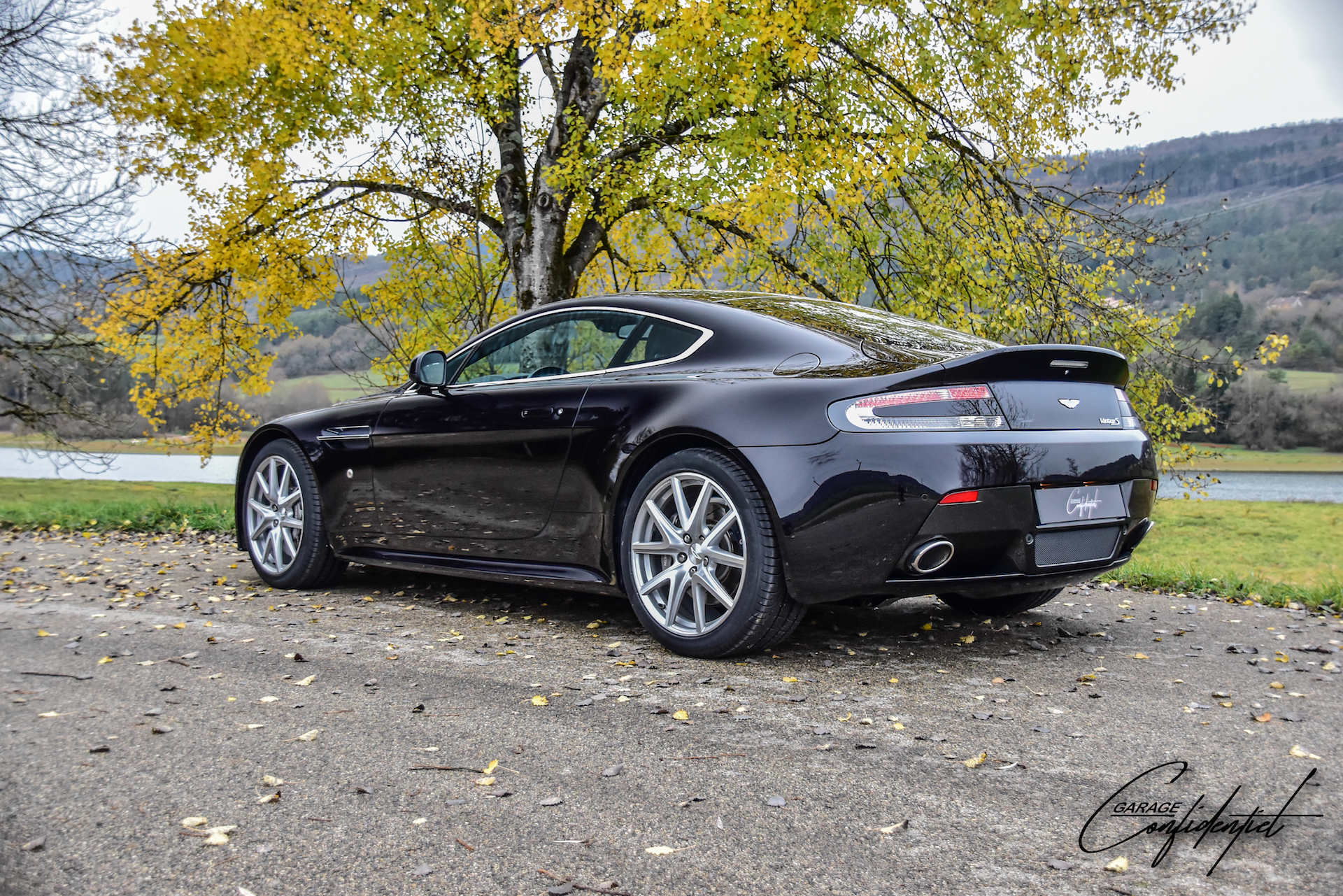 aston_martin_v8_vantage_s_black_6