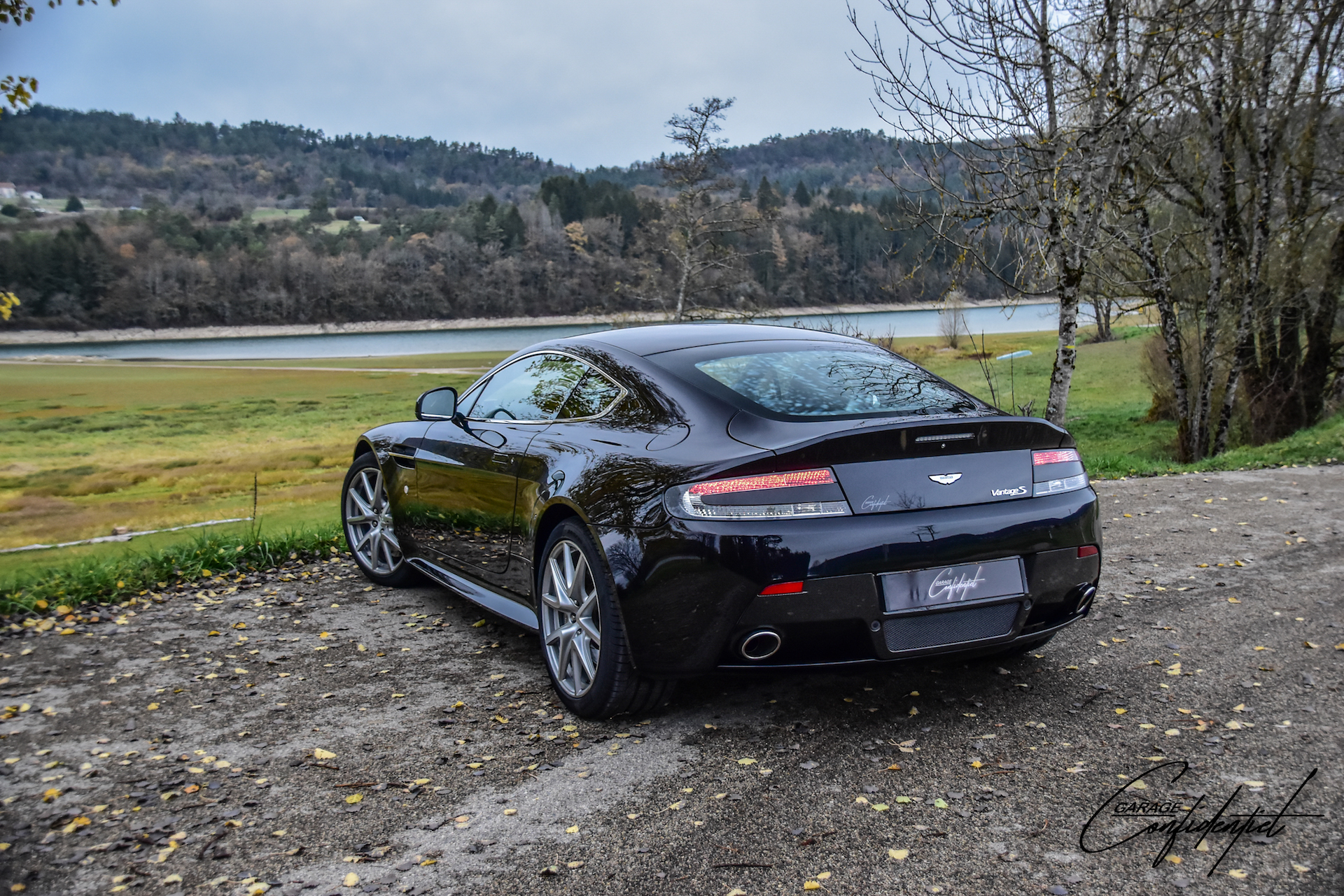 aston_martin_v8_vantage_s_black_9