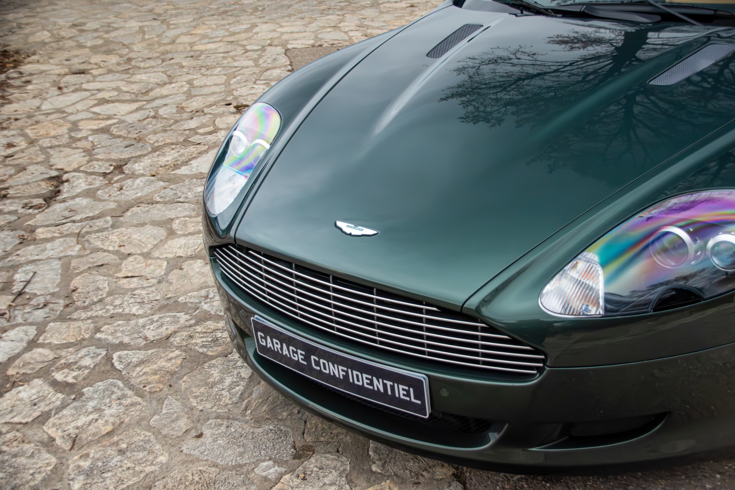 Aston Martin DB9 à boîte mécanique – recherche personnalisée Garage Confidentiel